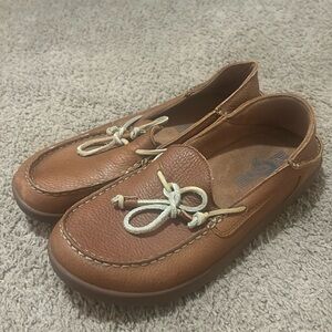 Olukai Men’s Leather Shoes. Mens size 9. NWOT